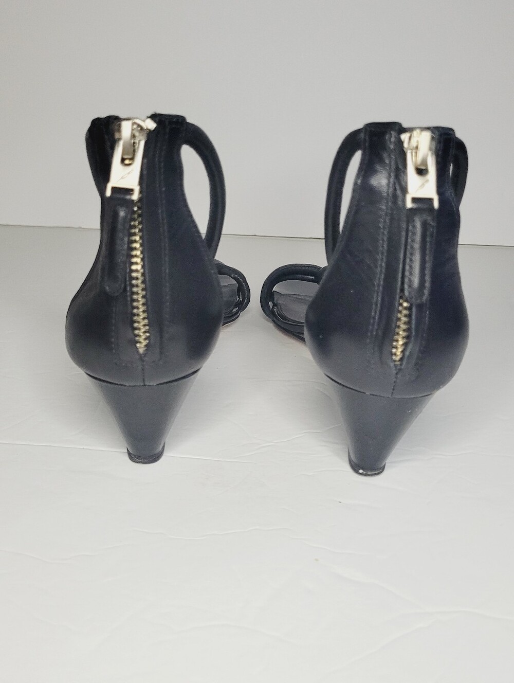 Brian Atwood Wedge Sandals Black Womens Size 7 Knotted Strap Classic Zipper Back - Picture 4 of 10